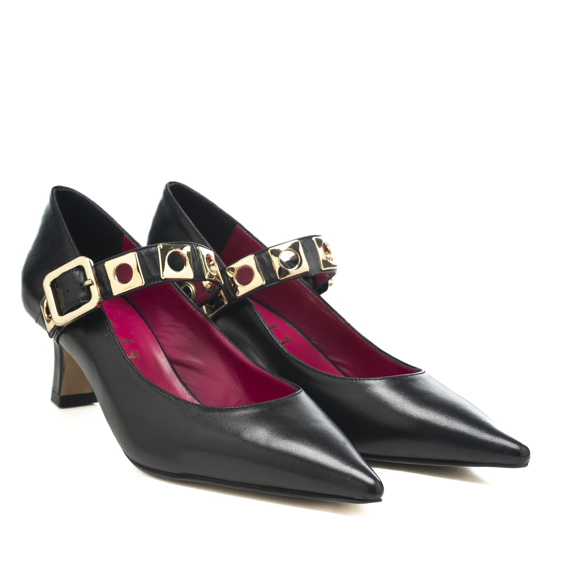 Art.213 Tacco 5 cm – Suola in Gomma – Fodera Pelle – Nappa nera + Accessori Oro – Sottopiede Imbottito – 185 €