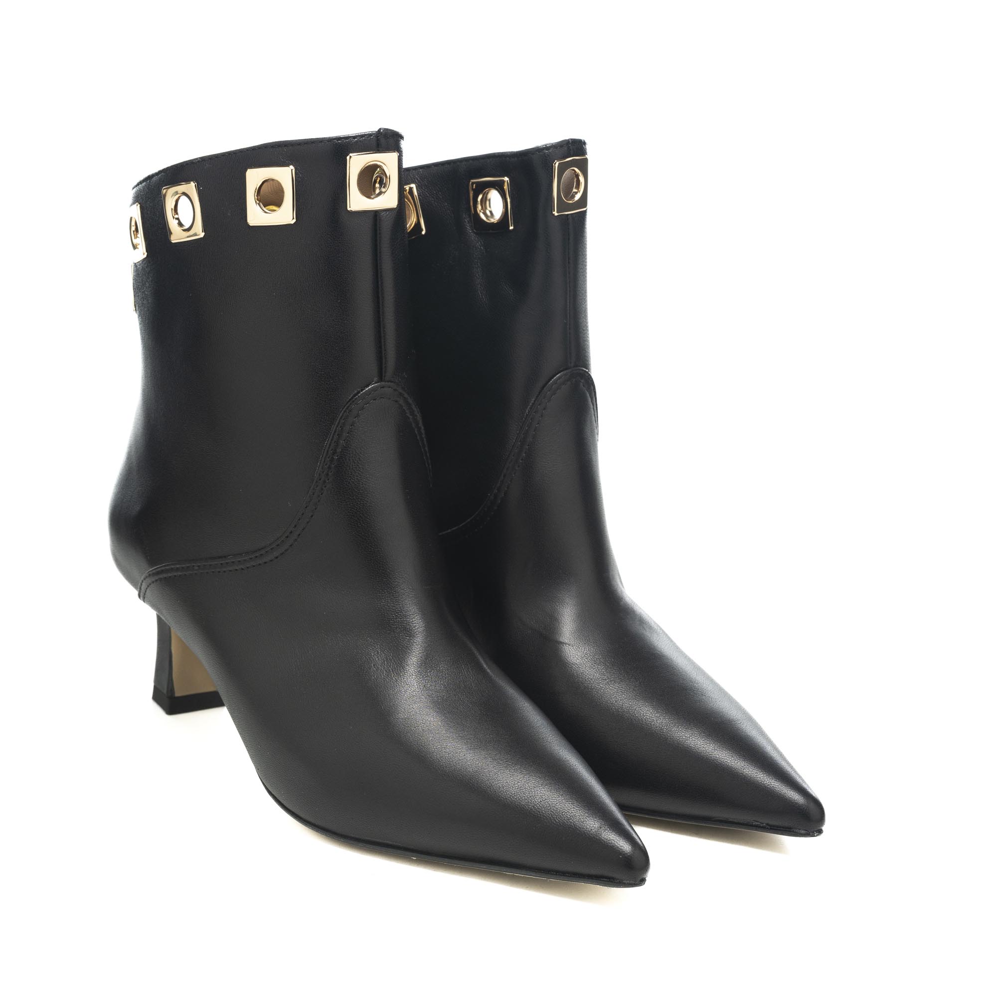 Art.230 Tacco 5 cm – Suola in gomma – fodera Pelle – Nappa Nera + Accessori Oro – sottopiede Imbottito – 210 €
