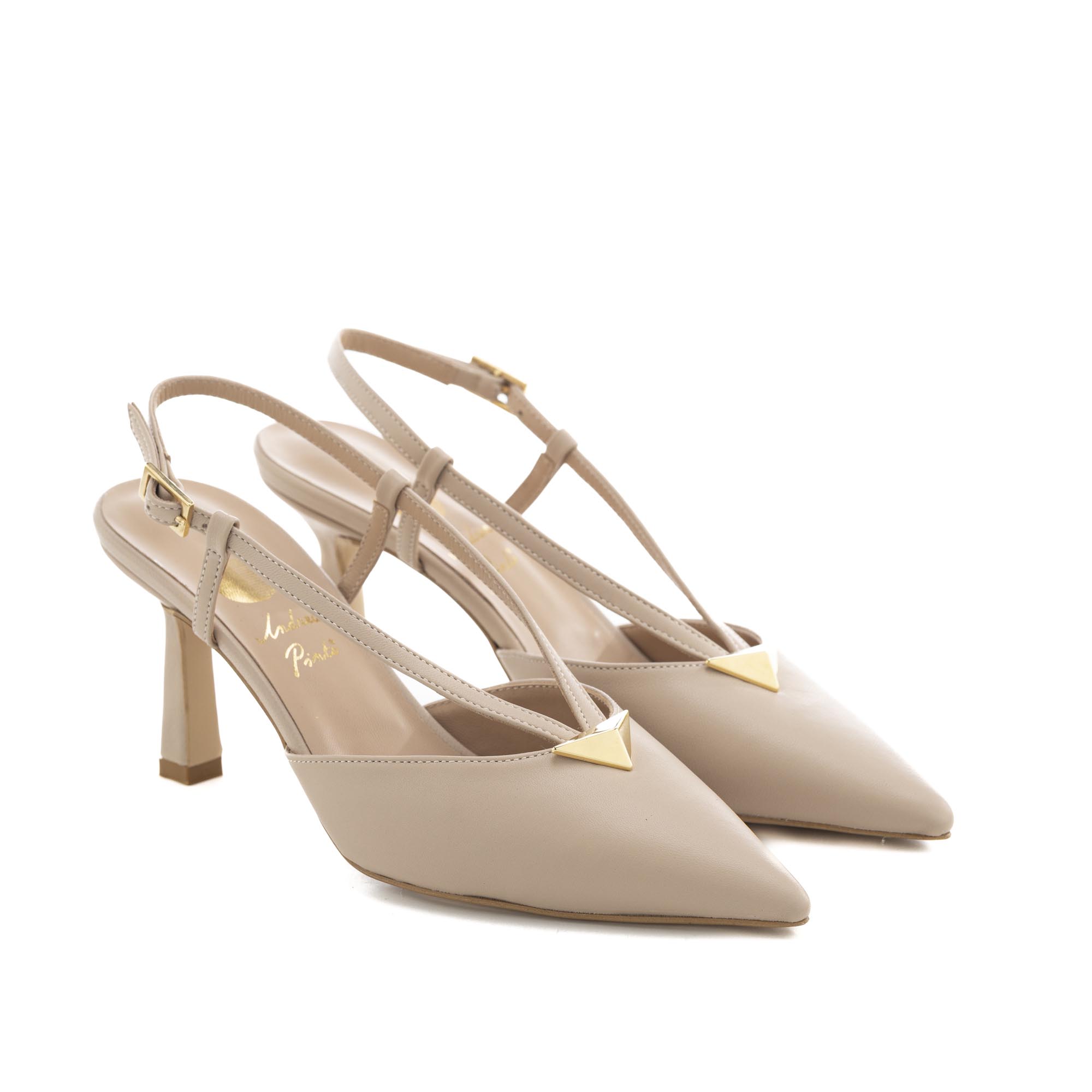 Art.322 Tacco 7 cm – Suola In Gomma – Fodera Pelle – Nappa Phard + Accessorio oro – 179 €