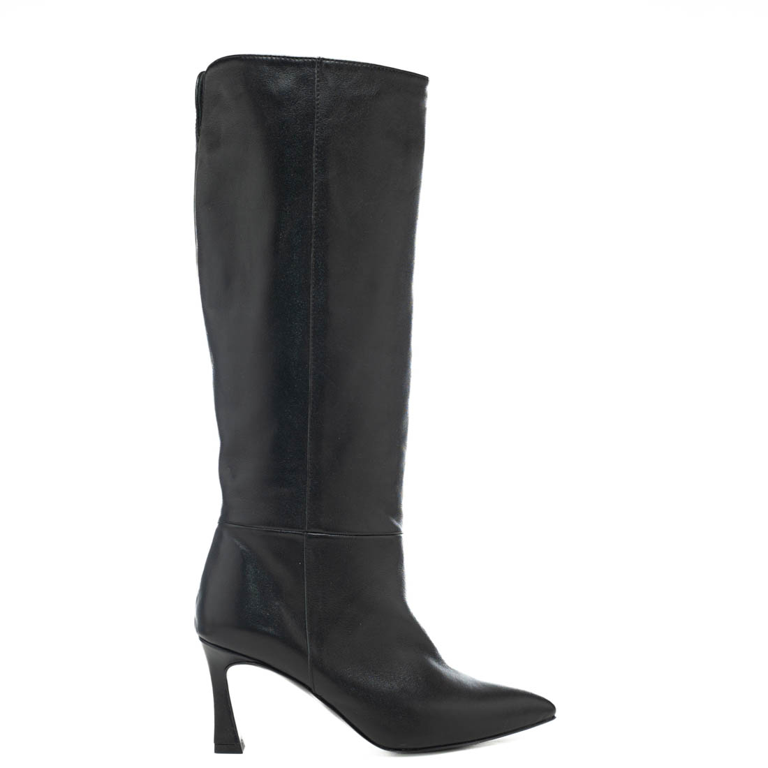 Art.426 – Tacco 7 cm – Suola in gomma – Fodera Pelle – Tomaia Nappa Nera – Sottopiede Imbottito – 250 €