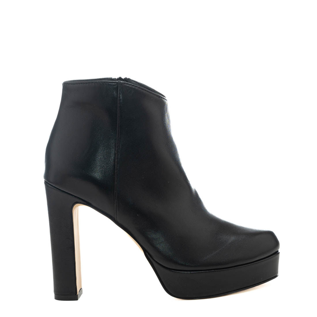 Art.443 – Tacco 12 cm + plateau 2 cm – Suola in gomma – Fodera Pelle – Tomaia Nappa Nera – sot.imbottito – 200 €